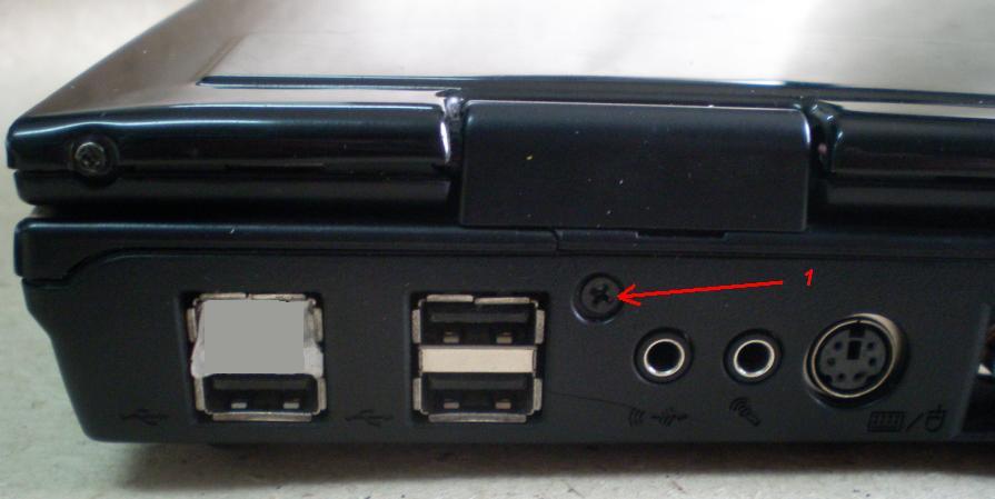 RoverBook Partner E417L screen unscrew the screws 1.